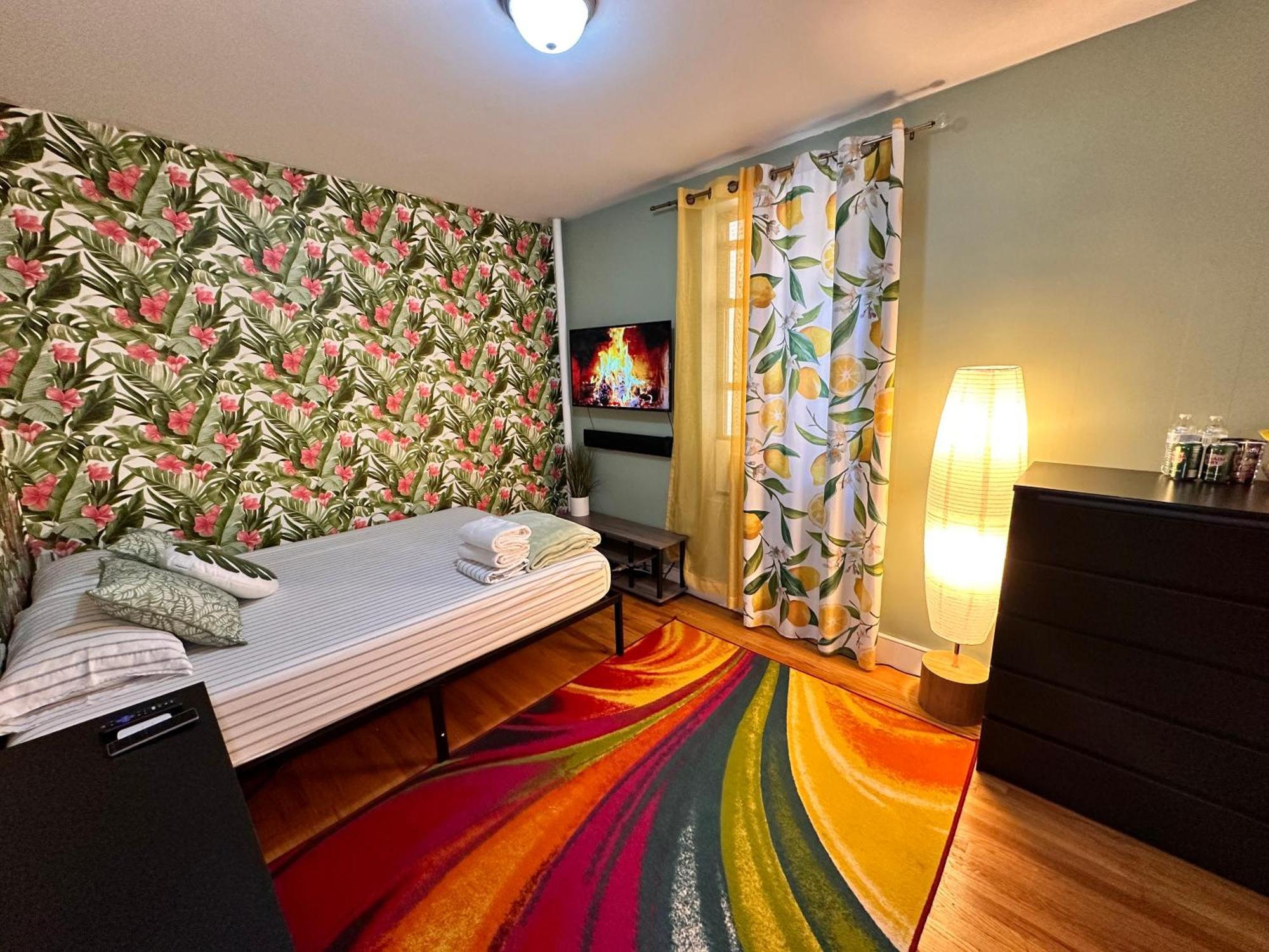Tropical Comfort Room In Harlem Cozy Stay With Snacks & Style New York Exterior photo