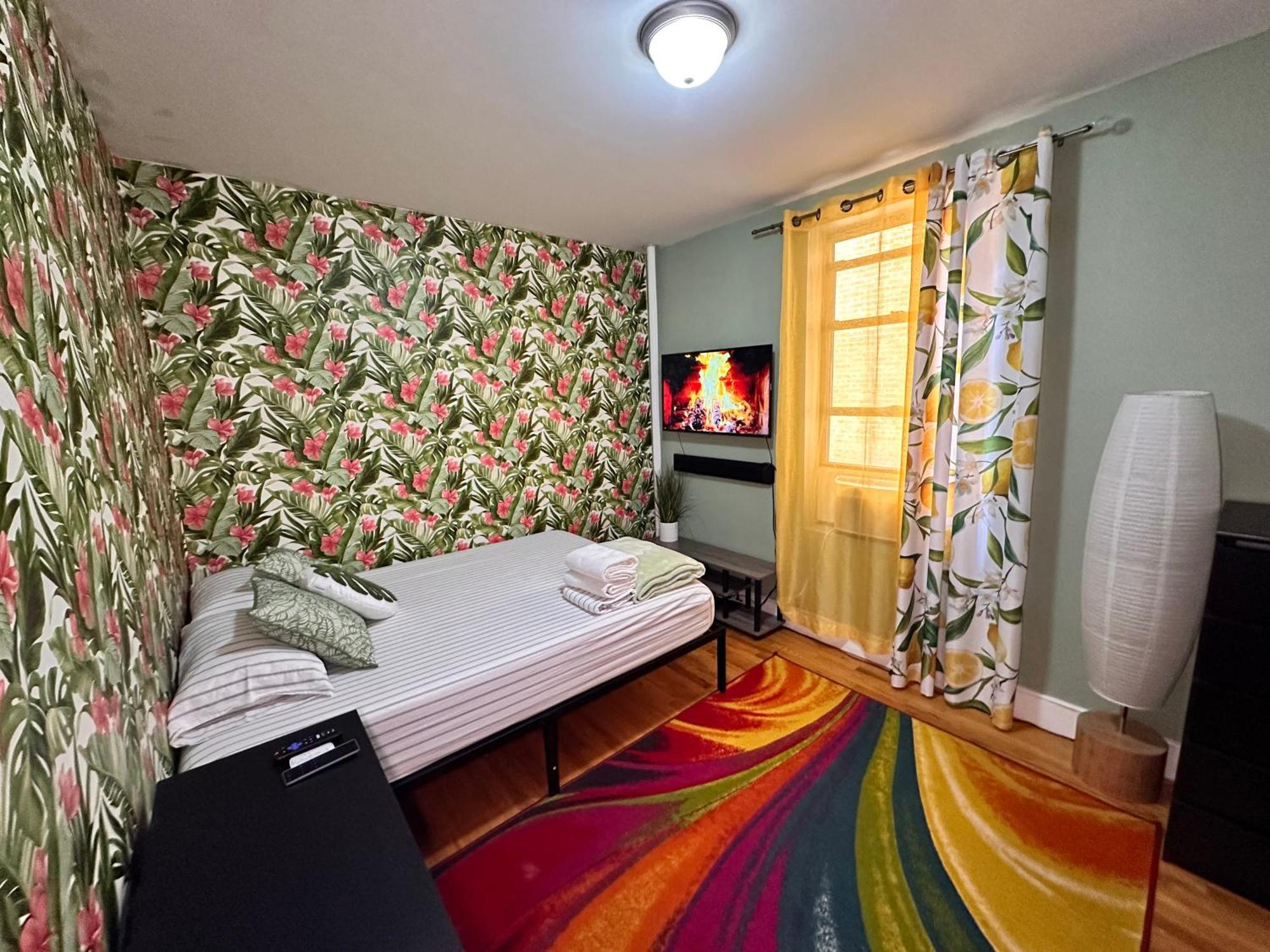 Tropical Comfort Room In Harlem Cozy Stay With Snacks & Style New York Exterior photo