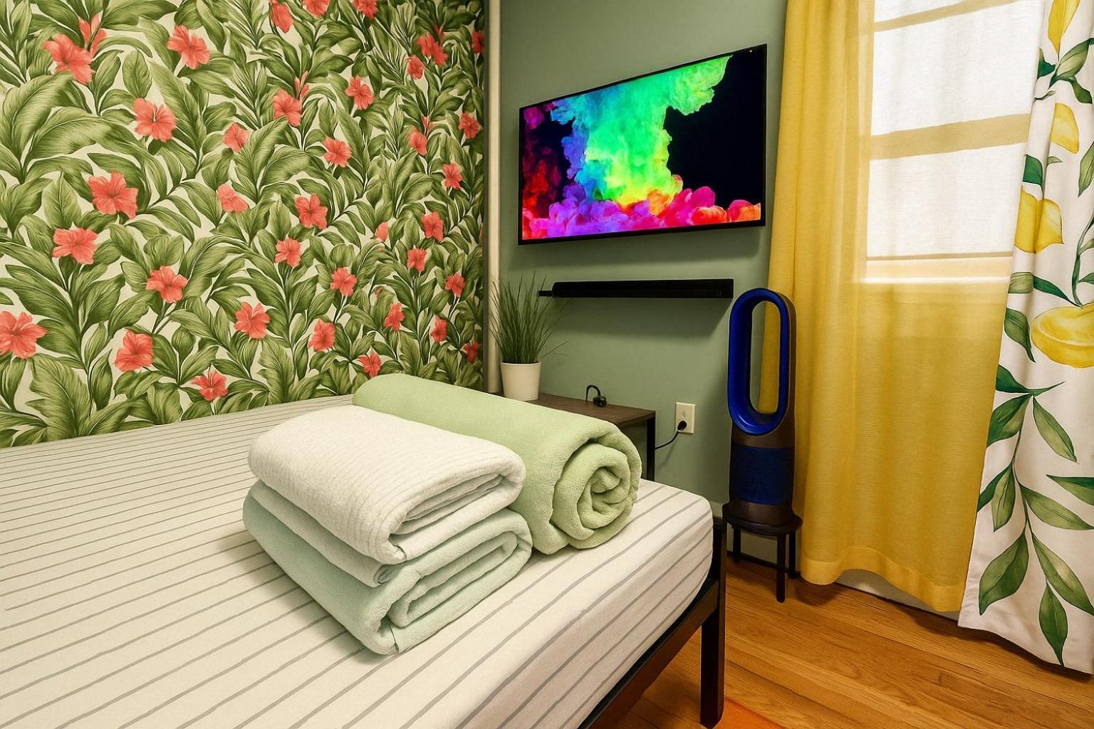 Tropical Comfort Room In Harlem Cozy Stay With Snacks & Style New York Exterior photo